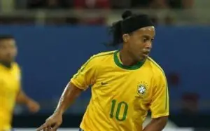 Ronaldinho signe avec Atlético Mineiro 