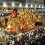 Les fous vont participer au carnaval de Rio de Janeiro