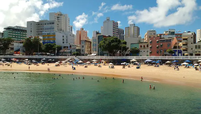 Les plages de Salvador de Bahia au Brésil