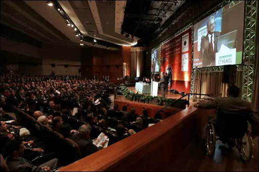 Fin du « sommet de l’éthanol » au Brésil, appel à créer un marché mondial