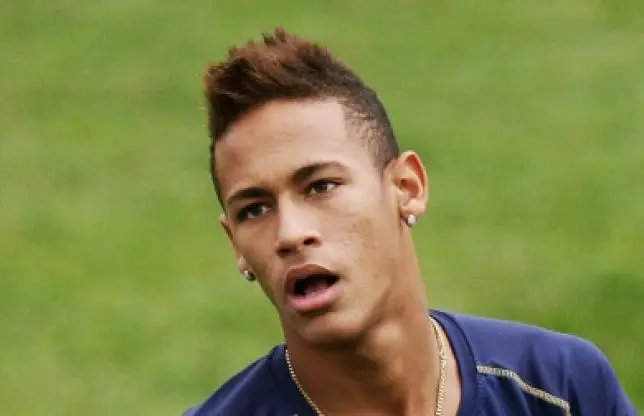 Neymar, son contrat avec Santos prend fin en 2014