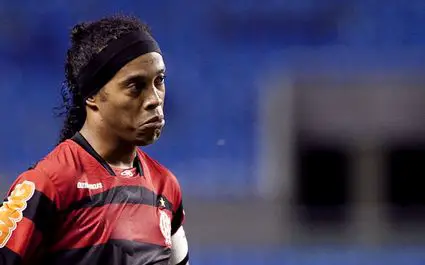 Un gamin argentin crache sur Ronaldinho