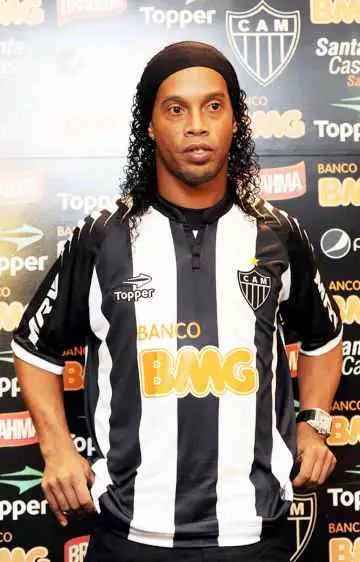 Des débuts difficiles pour Ronaldinho avec son nouveau club