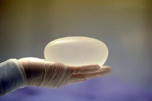 Les hommes au Brésil ont de plus en plus recours aux implants de silicone